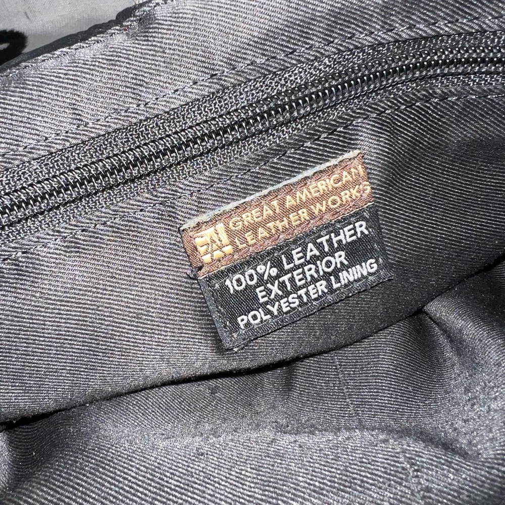 Elegant Black Leather Handbag - Picture 8 of 8